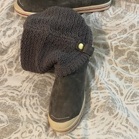 Simple Charcoal Knit Winter Boots NWT - Picture 3 of 6